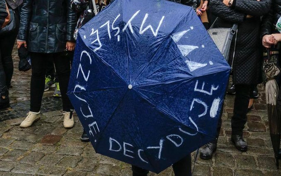 W 2016 r. czarny protest wsparły finansowo zagraniczne organizacje kobiece