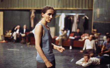 Pina Bausch podczas próby z zespołem, 1978 r.