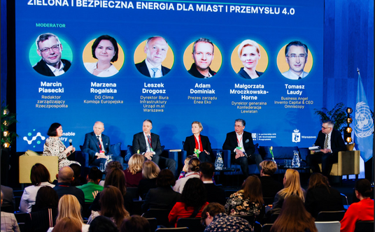 Uczestnicy sesji plenarnej „Zielona i bezpieczna energia dla miast i Przemysłu 4.0
