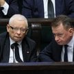 Prezes PiS Jarosław Kaczyński (L) i szef KP PiS Mariusz Błaszczak (P) w Sejmie w Warszawie