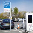 „The Guardian": Auta elektryczne zyskują fanów