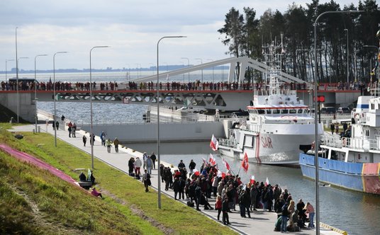 Otwarcie kanału żeglugowego przez Mierzeję Wiślaną w miejscowości Skowronki