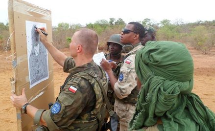 Oficerowie Polskiego Kontyngentu Wojskowego w Mali pełnili misję w tym kraju od marca 2013 r. do maj