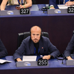 Europoseł KO Borys Budka podczas głosowania na sali obrad w Strasburgu