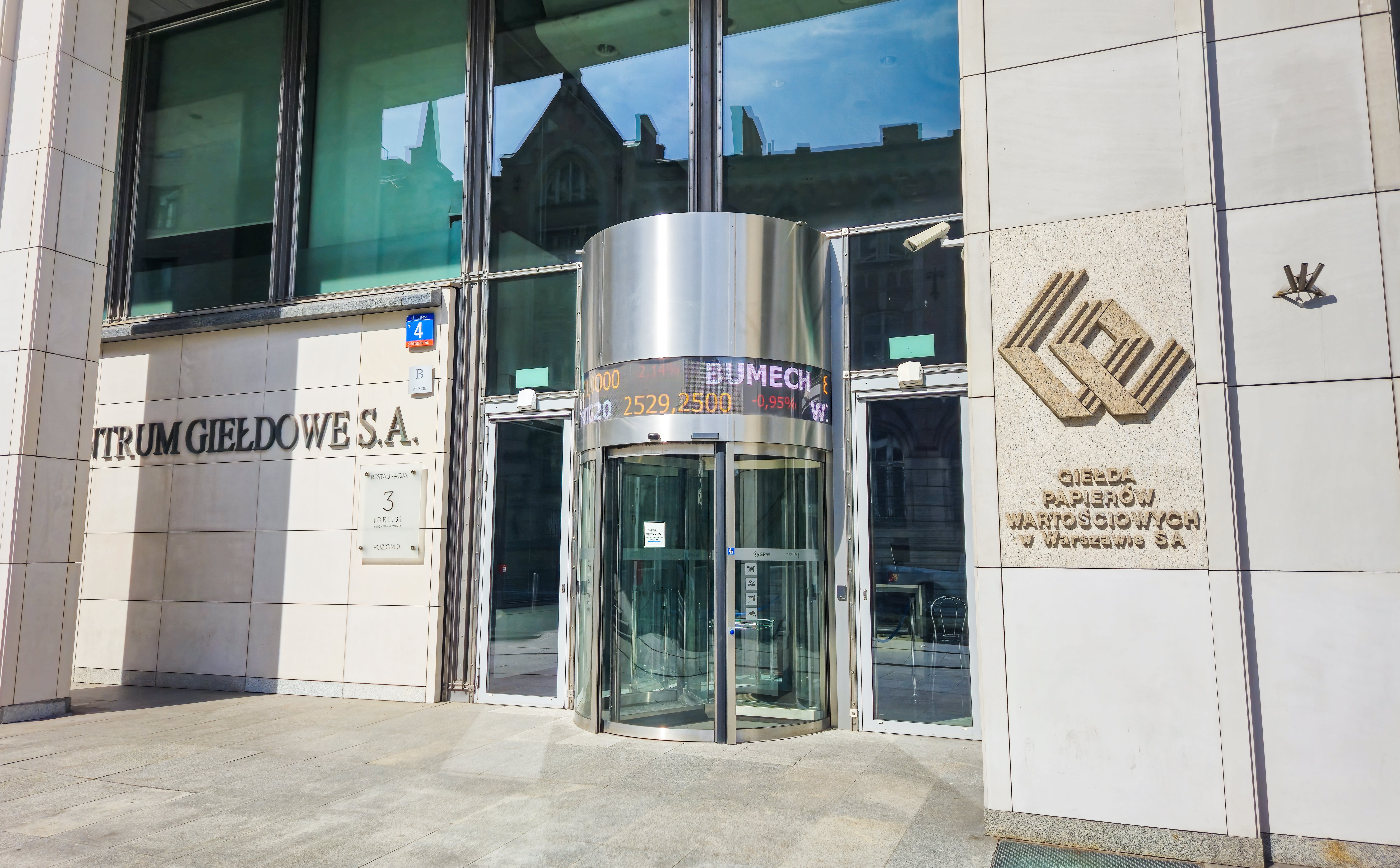 Giełda zapłaci za analizy 65 spółek