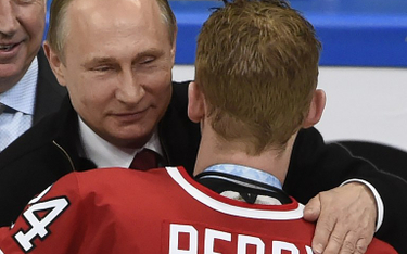 Prezydent Rosji Władimir Putin na spotkaniu z hokeistami