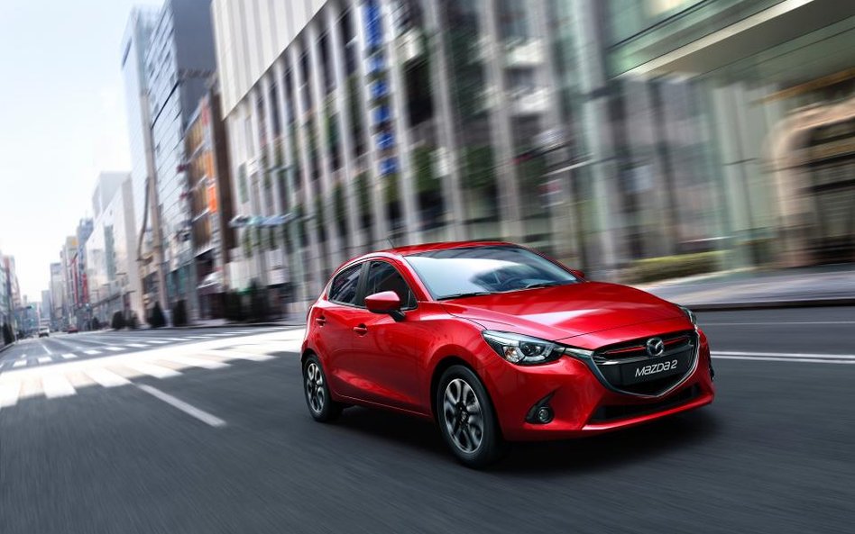 Nowa Mazda 2 choć jest o 15 cm dłuższa od poprzedniczki, ma taką samą masę. Samochód można wybrać ze