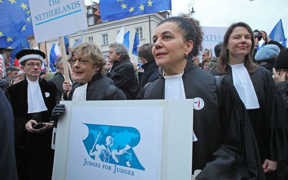 Sędziowie z zagranicy przyjechali na marsz by wesprzeć polskich kolegów