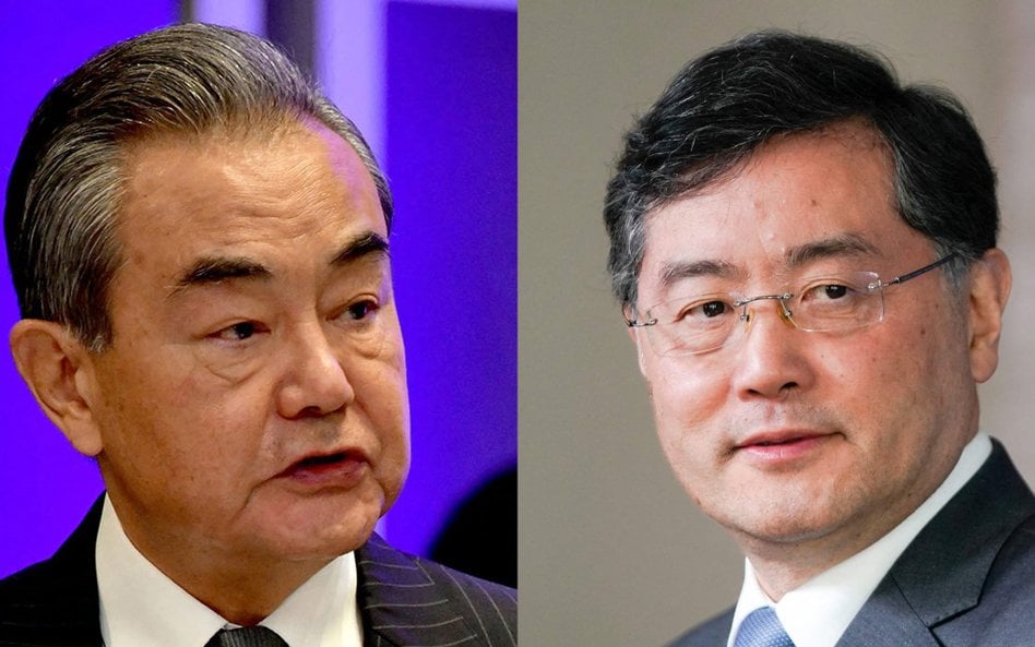 Wang Yi (z lewej) i Qin Gang