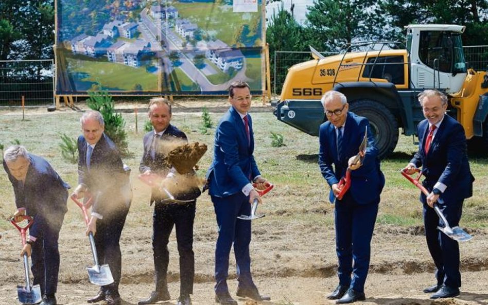 Przedstawiciele rządu i miasta inaugurują budowę 172 mieszkań, realizowanych w ramach rządowego prog