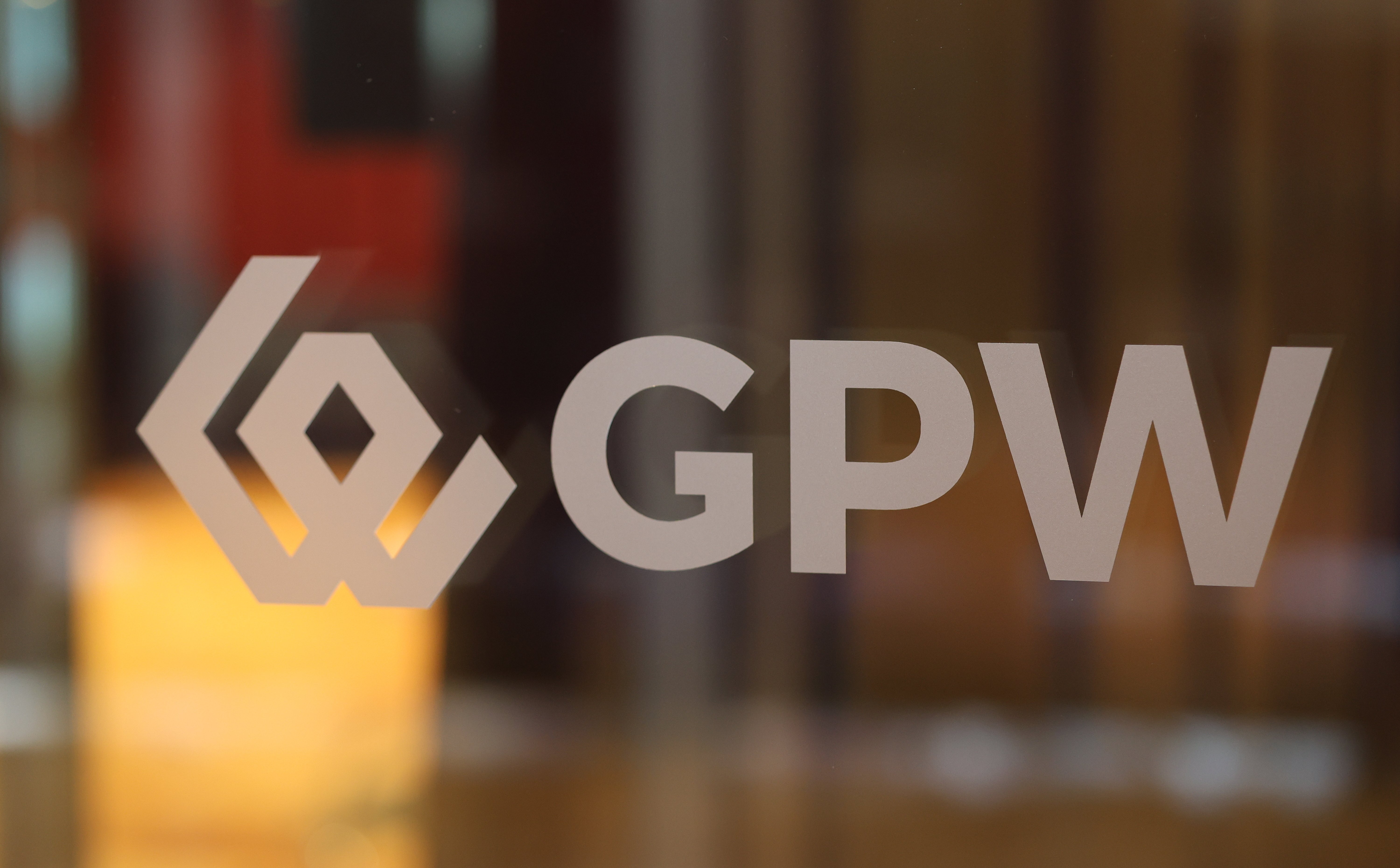 EMC, Izolacja, Makrum...Kto znika z GPW?