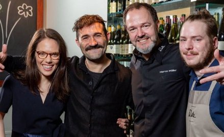 Pracownicy restauracji Rutz świętują wyróżnienie. Zdjęcie: Rutz