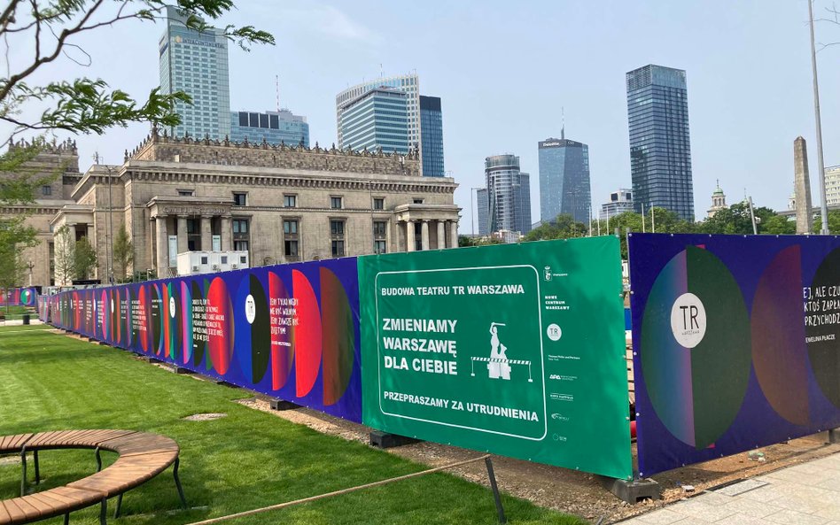Tuż obok trwa budowa siedziby teatru TR Warszawa