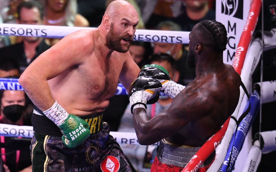 Tyson Fury pokonał Deontaya Wildera. Kownacki przegrał z Heleniusem