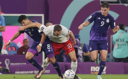 Grzegorz Krychowiak w walce o piłkę