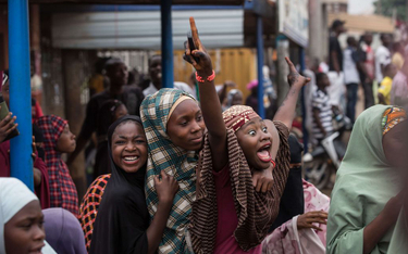 31 marca, Nigeria. Zwolennicy Mohammadu Buhariego cieszą się na wieść o wygranej swojego kandydata. 