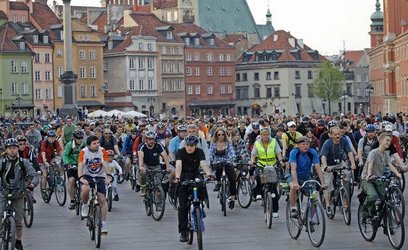 Jedna z warszawskich "mas krytycznych"