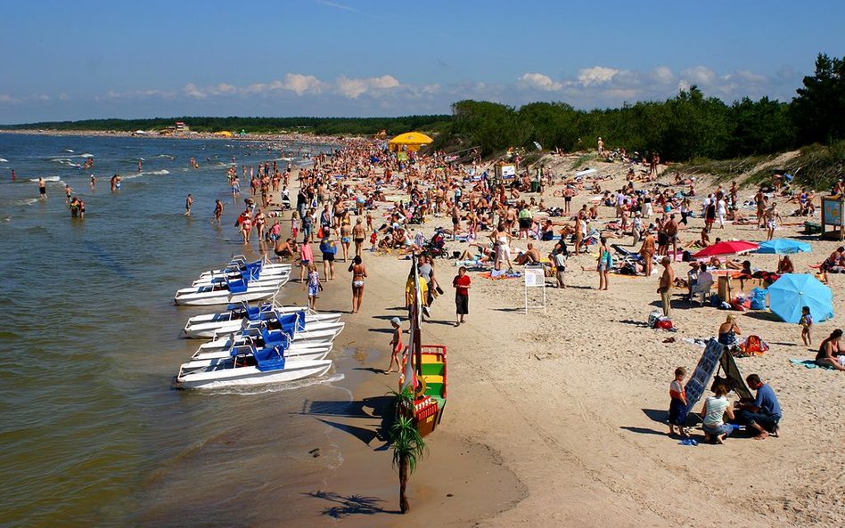 Praca i wakacje w jednym? Biedronka kusi pracowników do pracy nad morzem