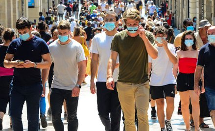 Wirusolog: Ludzie zakażają koronawirusem innych przez pięć dni