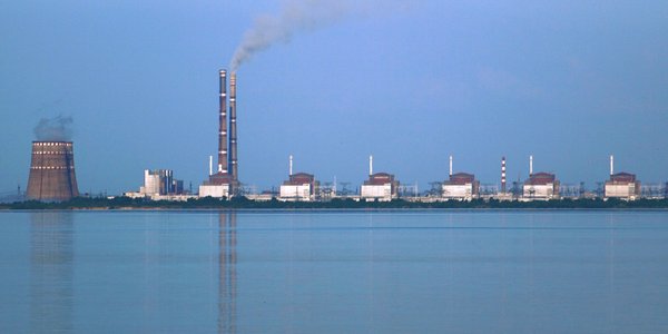 Krytyczna sytuacja w Zaporożu. Elektrownia jądrowa działa na