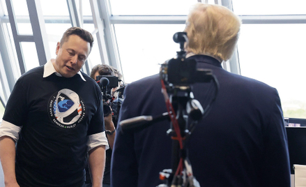 Elon Musk chyli czoło przed Donaldem Trumpem gratulującym mu udanego wystrzelenia rakiety Falcon 9 z