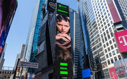 Monika Brodka na Times Square. To globalna kampania Spotify
