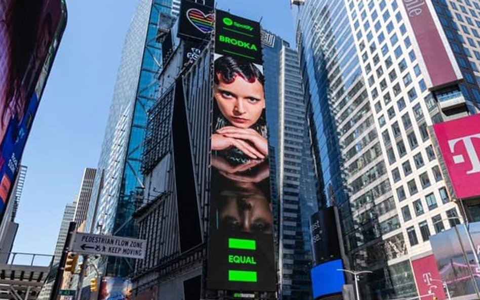 Monika Brodka na Times Square. To globalna kampania Spotify