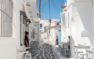 Greckie restauracje szykują się do wakacji, ceny souvlaki szybują