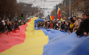 W Kiszyniowie w poniedziałek demonstranci sprzeciwiali się temu, w jaki sposób zostały przeprowadzon