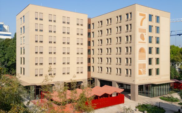 W nowym akademiku UW przy Sulimy 7 stidenci mają do dyspozycji jedno- i dwuosobowe pokoje oraz różno