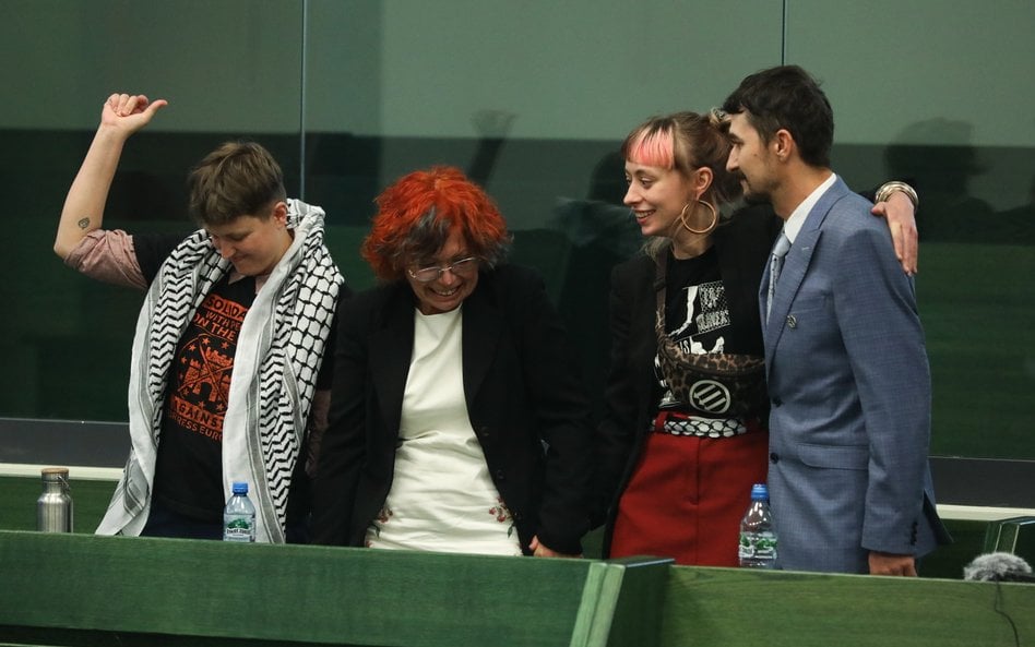 Oskarżeni na sali rozpraw: Joanna Agnieszka Humka, Mariusz Chyżyński, Kamila Jagoda Mikołajek, Ewa M