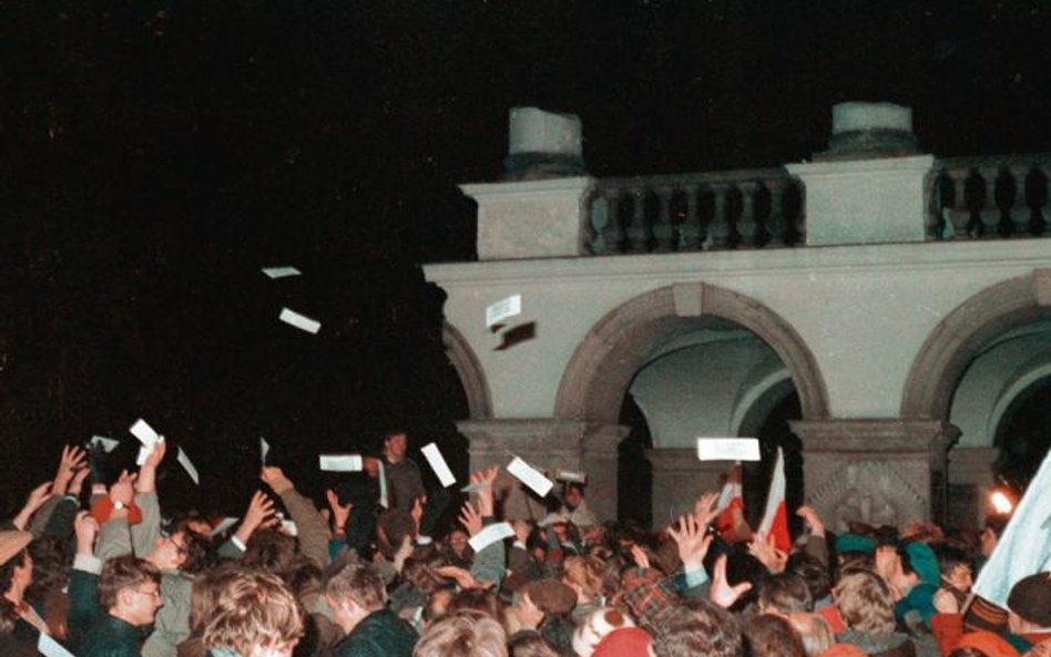 Demonstracja Ruchu Młodej Polski na placu Zwycięstwa 11.11.1980 roku: karnawał pamięci