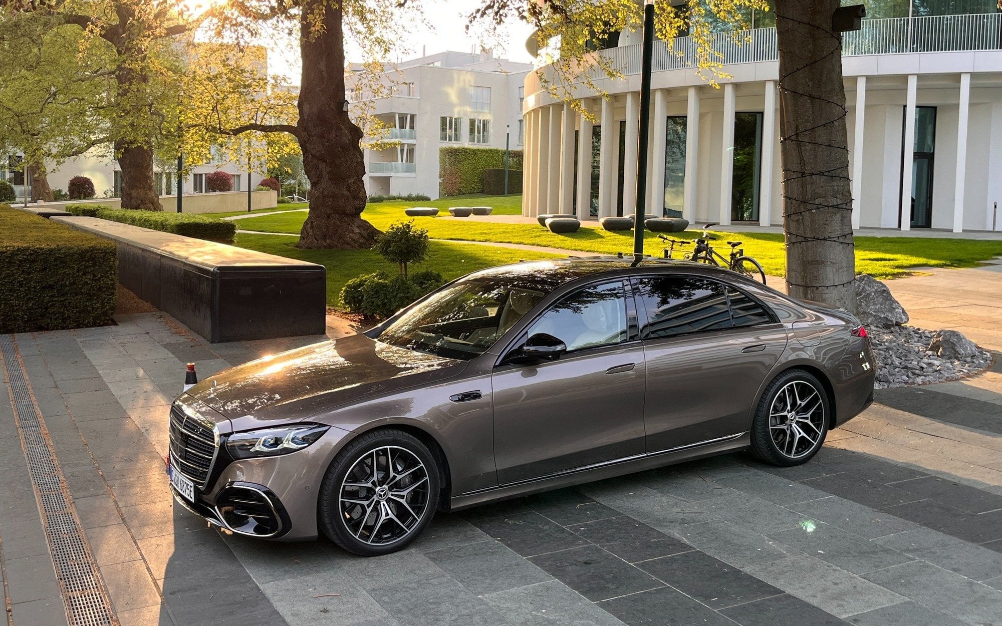 Mercedes Klasy S po liftingu. Ostatnia luksusowa limuzyna starego świata