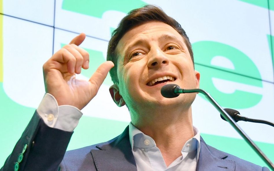 Ukraina: Prezydent elekt trzymany w przedpokoju