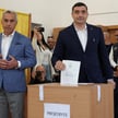 George Simion oddał w niedzielę głos w lokalu wyborczym na obrzeżach Bukaresztu. Towarzyszył mu Cali