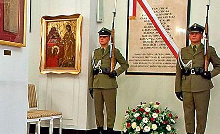 Tablica została odsłonięta w kaplicy Pałacu Prezydenckiego
