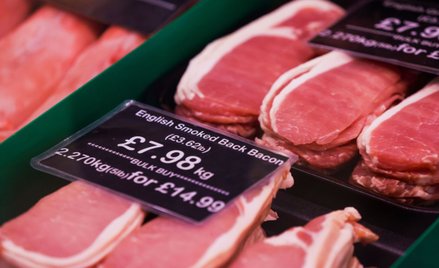 Brytyjczycy jedzą coraz mniej mięsa, ale wciąż za dużo