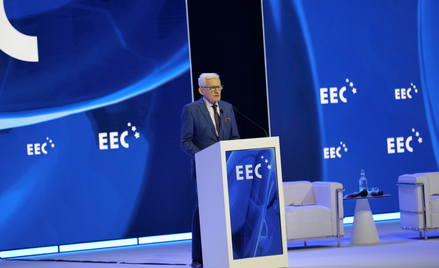 Jerzy Buzek – przewodniczący Rady EEC, były prezes Rady Ministrów oraz były przewodniczący Parlament