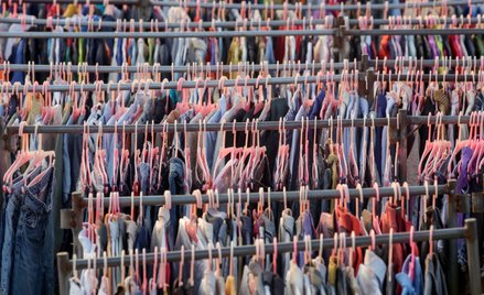 Unia Europejska wytwarza 12,6 mln t odpadów włókienniczych rocznie. Same odzież i obuwie to 5,2 mln 