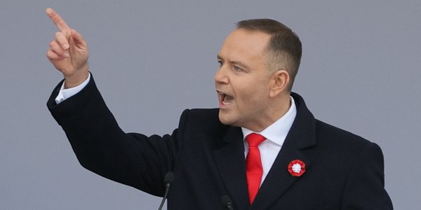 Отказ президента Кароля Навроцкого. Он не награждал орденами и знаками отличия в спецслужбах