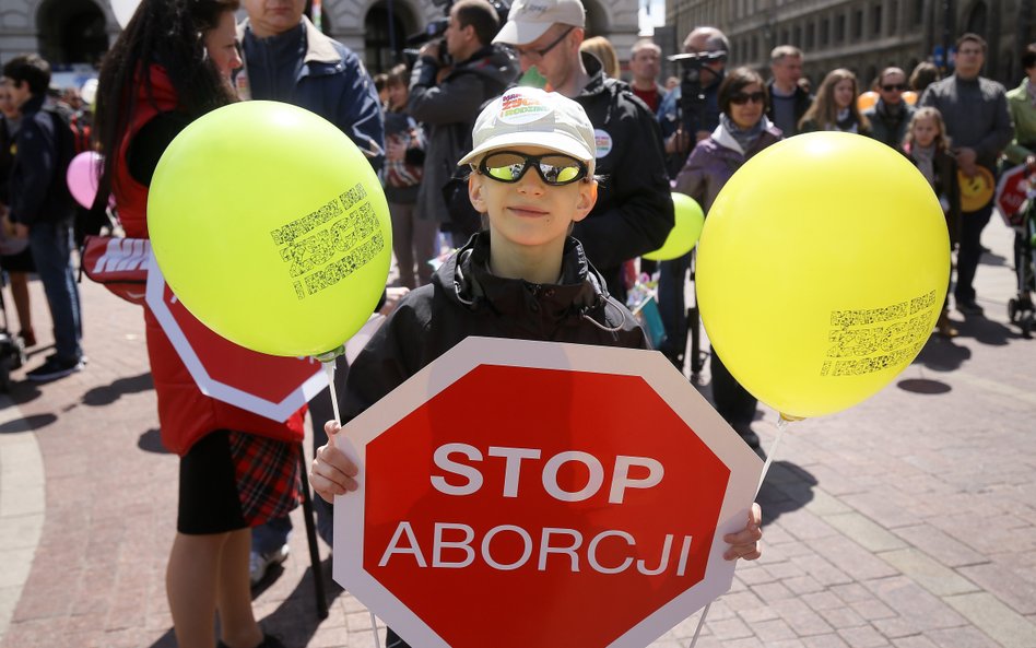 Uczestnicy 11. Marszu dla Życia i Rodziny