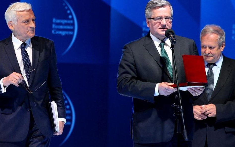 Prezydent Bronisław Komorowski i eurodeputowany Jerzy Buzek, podczas sesji inauguracyjnej VII Europe