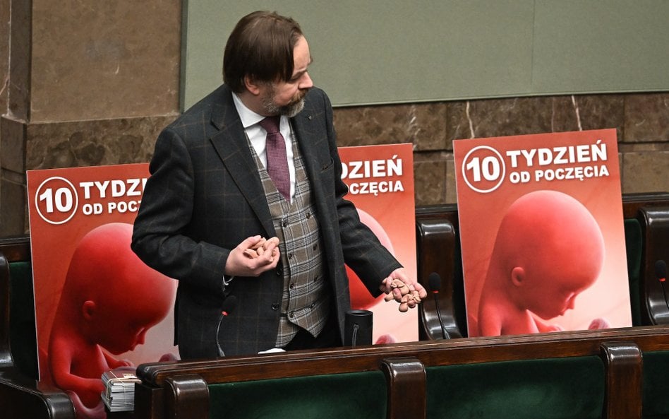 Zmiany dotyczące aborcji to w Sejmie jedne z najgłośniejszych debat. Na zdjęciu: poseł PiS Paweł Szr