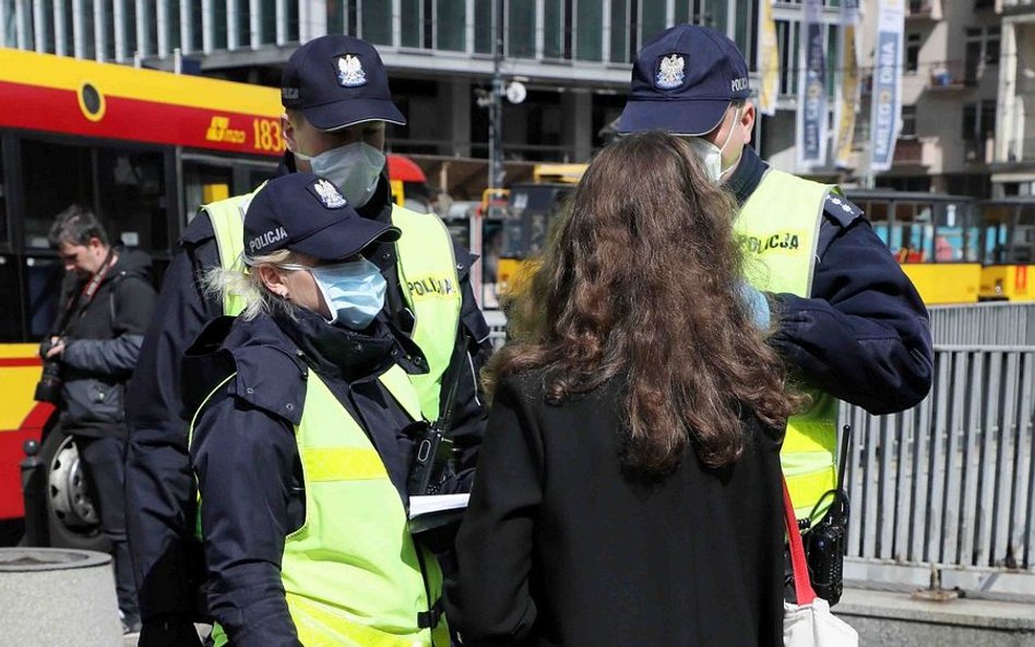 W ciągu minionych dwóch miesięcy policjanci nałożyli ok. 20 tys. mandatów za łamanie wprowadzonych p