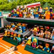 Sentymenty warte miliardy. Czy warto inwestować w klocki Lego i Barbie?