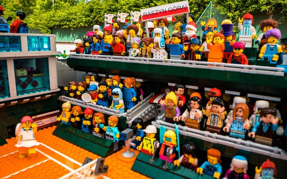 Sentymenty warte miliardy. Czy warto inwestować w klocki Lego i Barbie?