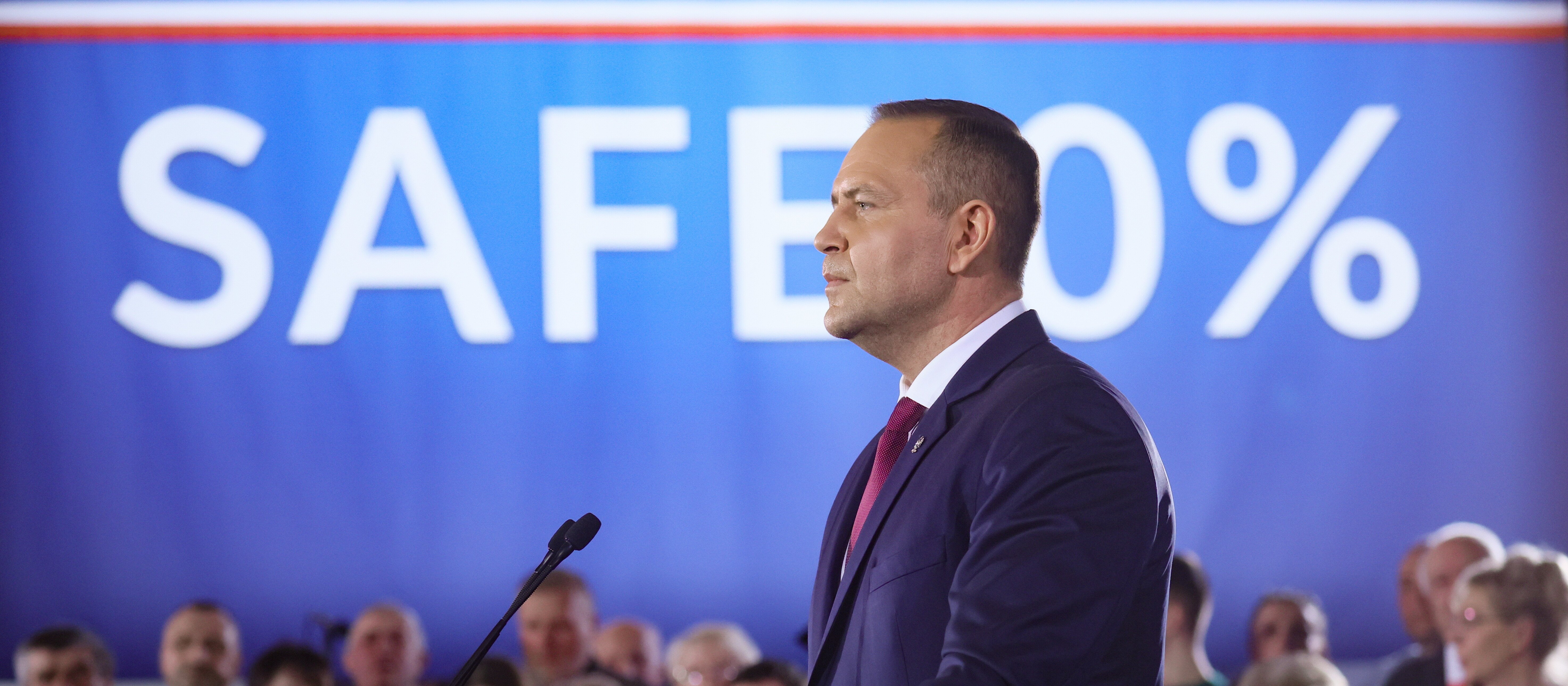 Sondaż „Rzeczpospolitej”: Polacy ocenili, czy rząd powinien realizować program SAFE mimo weta prezydenta