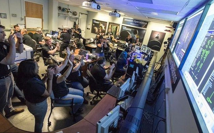 14 lipca - sonda New Horizons po dziewięciu latach lotu dotarła w okolice Plutona.