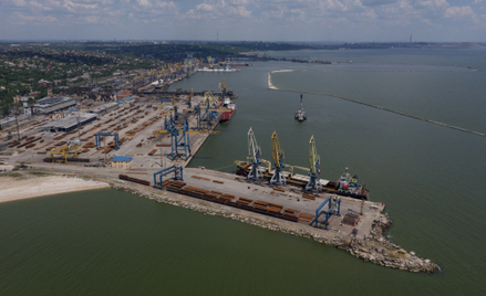 Port w Mariupolu, fotografia z 12 czerwca