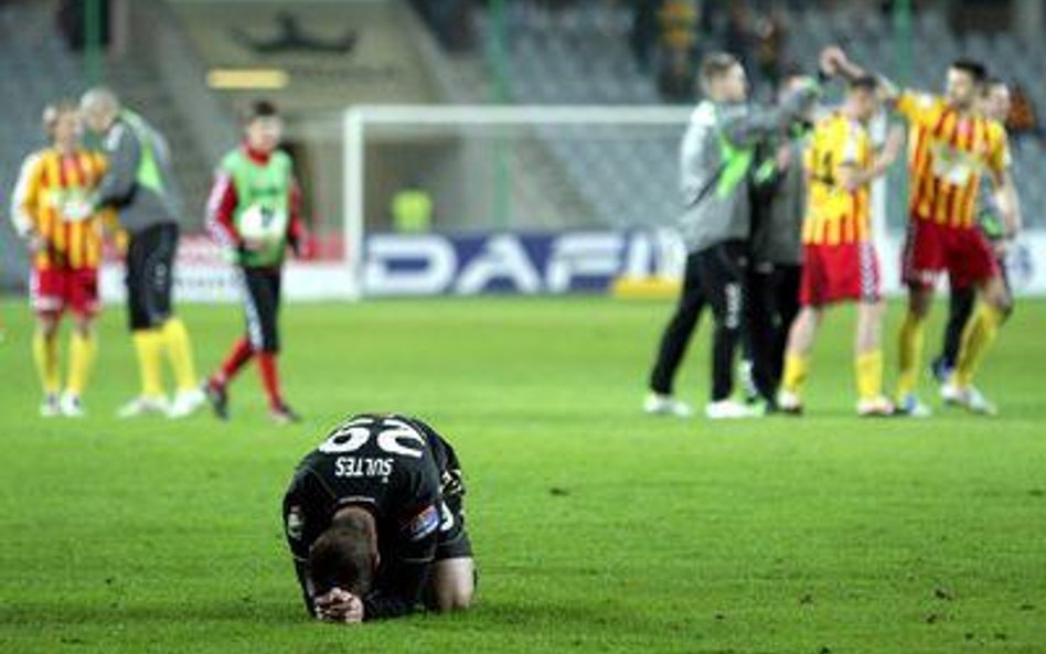 Piłkarz Polonii Warszawa Pavel Sultes po przegranym meczu